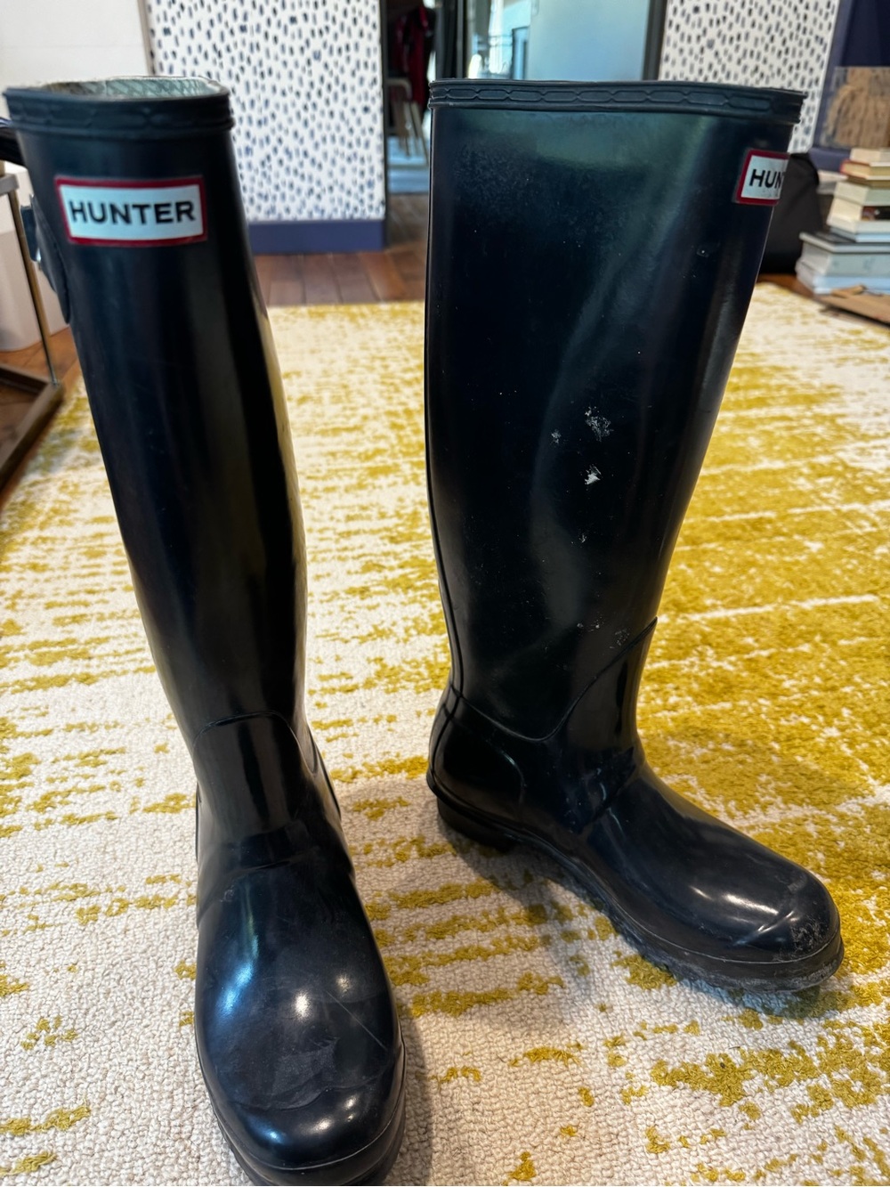 Hunter. Navy blue. Tall gloss. W Sz 8